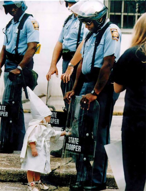 #1 KKK rally with child-and-an African American State-Trooper-meet-each-other-1992